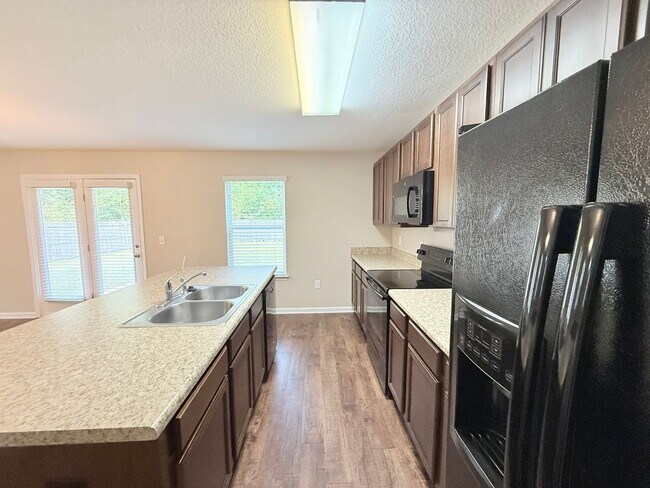 Foto del edificio - Beautiful 4-Bedroom Home - Wynfield Subdiv...