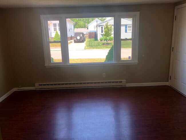 Foto del edificio - 105 Dewey Ave