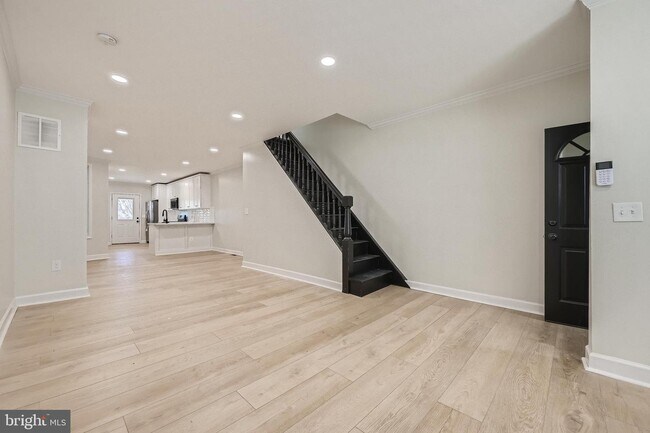 Building Photo - 2450 McCulloh St