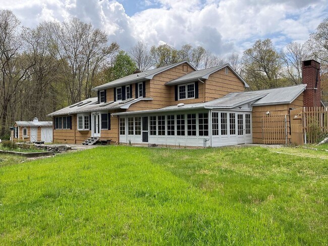 Building Photo - 231 Rivergate Dr