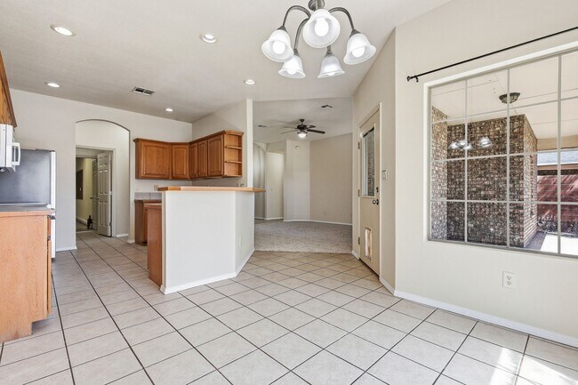 Foto del edificio - Conveniently Located 4 Bedroom 2 Bath Home