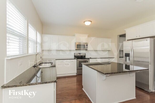 Building Photo - 304 Royal Windsor Dr