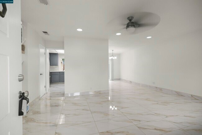 Foto del edificio - 560 La Copita Ct