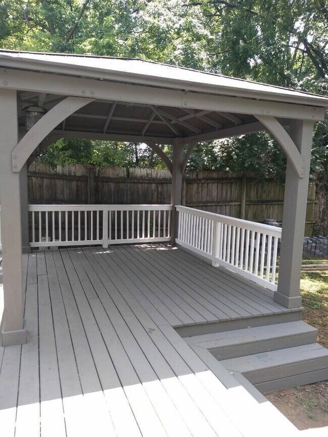 Building Photo - 2 br, 1 bath House - 1017 Villa Place # A