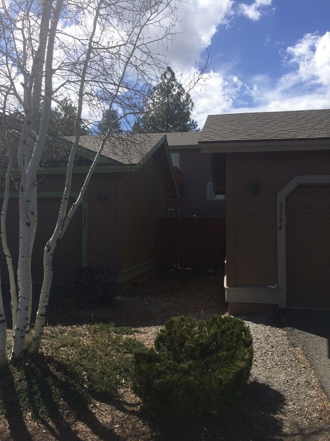 Building Photo - wonderful 3 bedroom townhome with a great location!