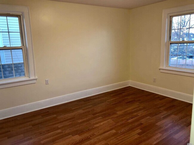 Building Photo - 154 Lyon Pl