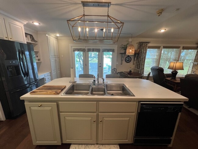 Building Photo - 243 Kate Dr