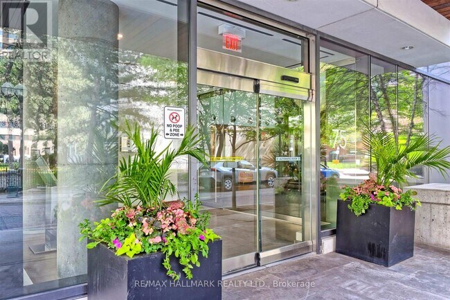 Photo du bâtiment - 75-2475 St Nicholas St