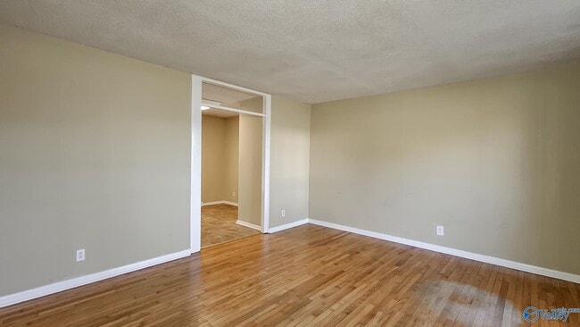 Building Photo - 712 Larry Dr