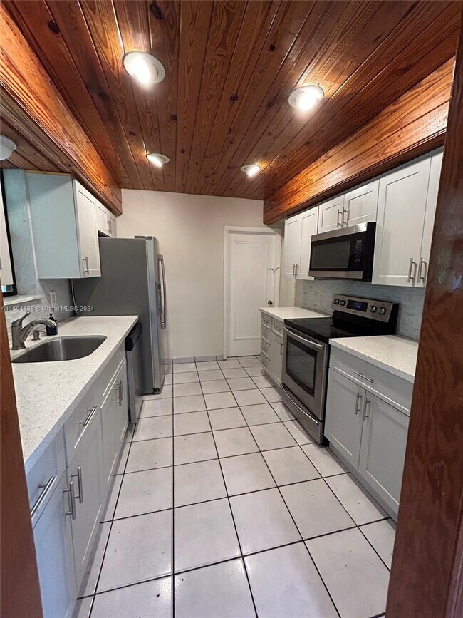 Building Photo - 5001 SW 90th Ct