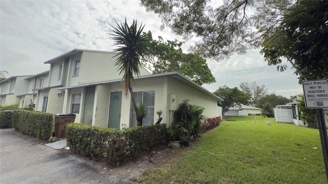 Building Photo - 873 Crystal Lake Dr
