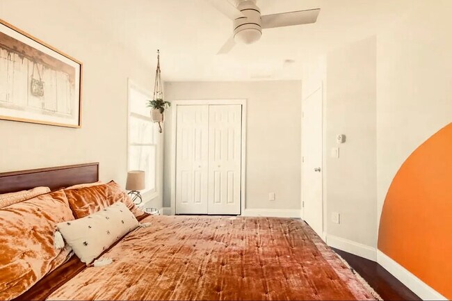 Foto del edificio - Room in House on Bridges Ave SW