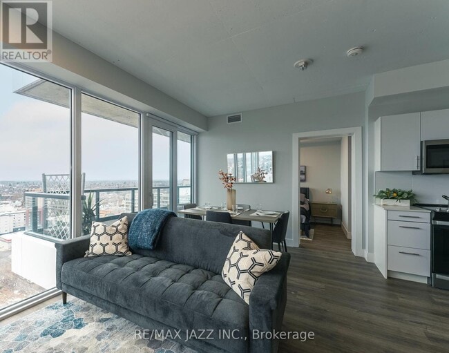 Building Photo - 80 Bond St E