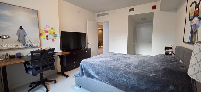 Foto del edificio - 7825 NW 107th Ave