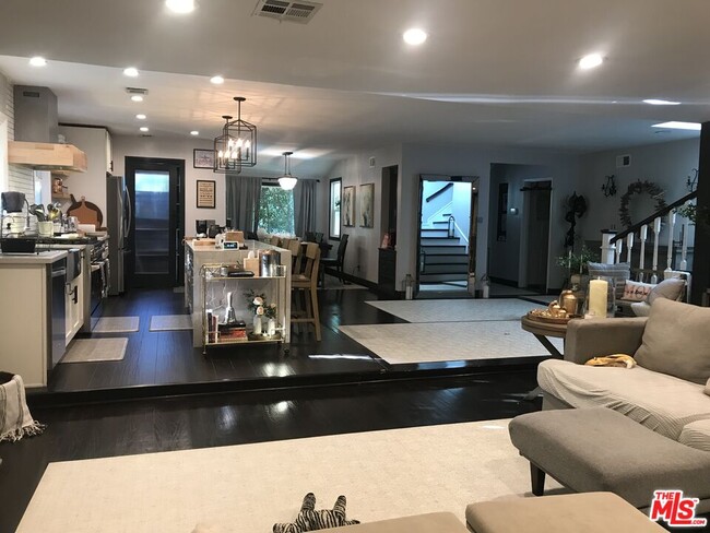 Foto del edificio - 17841 Tarzana St