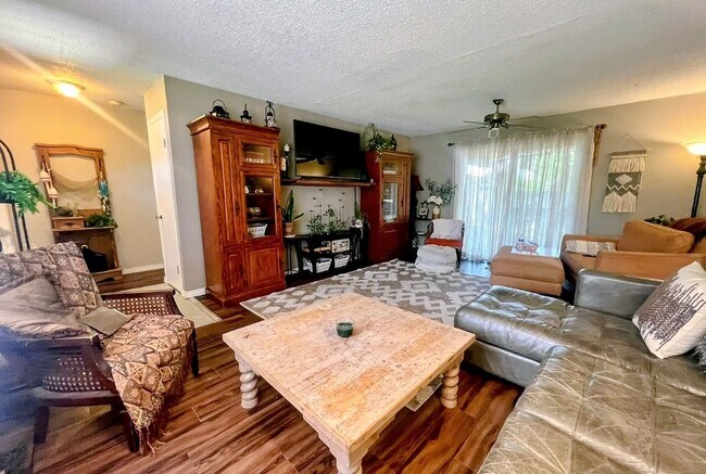 Foto del edificio - 806 S Walnut St