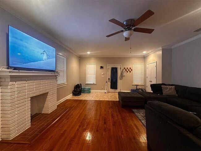 Foto del edificio - Broadmoor Rental
