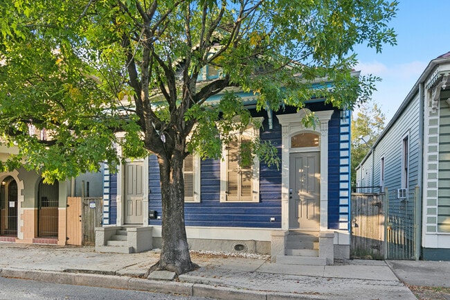 Building Photo - 2337 N Rampart St