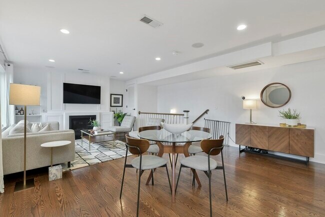 Foto del edificio - 439 E 3rd St