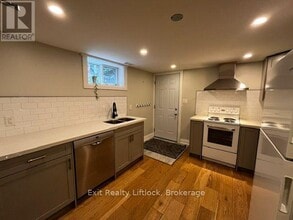 Building Photo - 450 Weller St