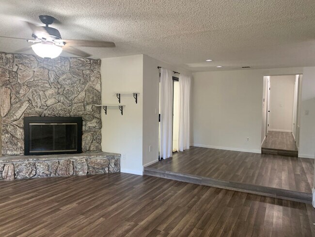 Foto del edificio - 2724 Woodridge Ct