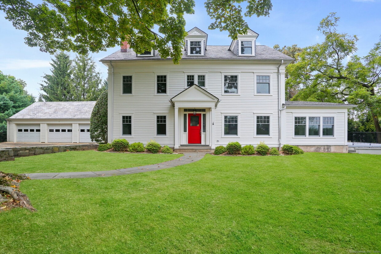 Primary Photo - 11 Augustus Ln