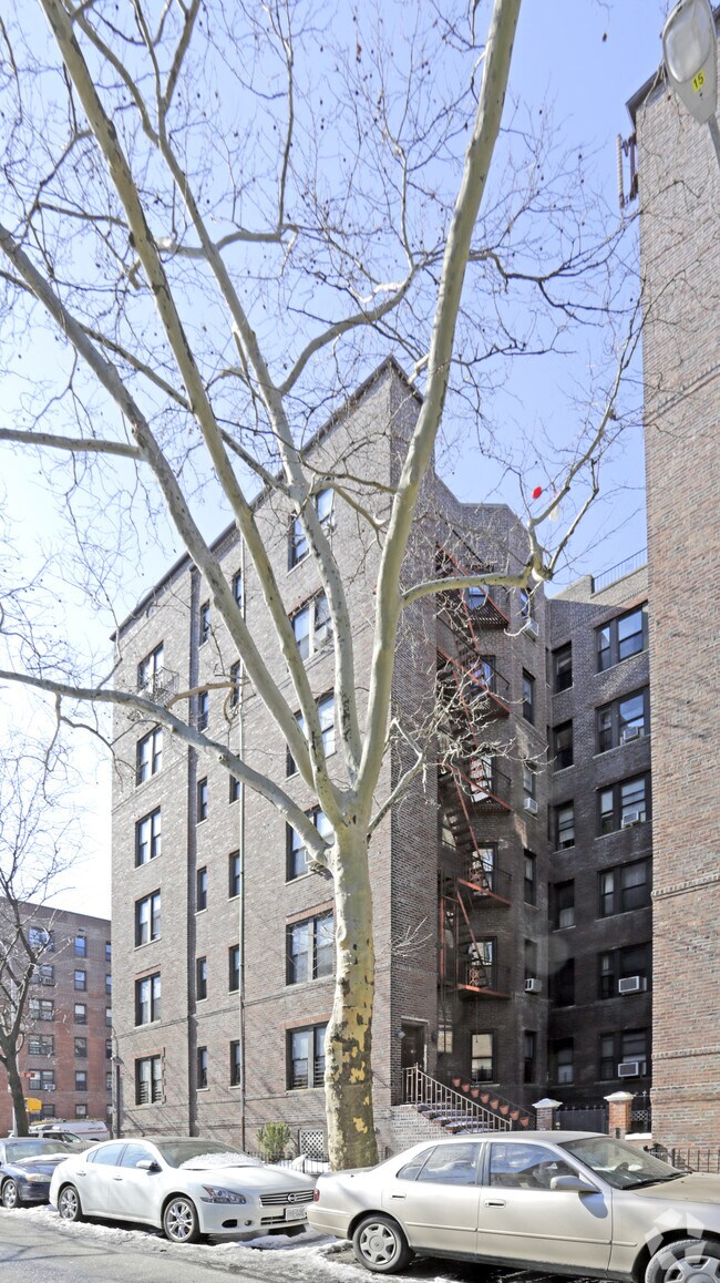 Building Photo - Stratford Hall Condominium