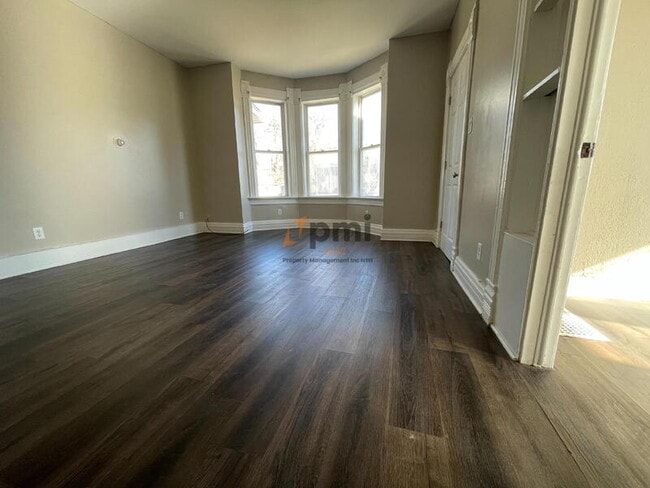 Foto del edificio - 424 E 10th St