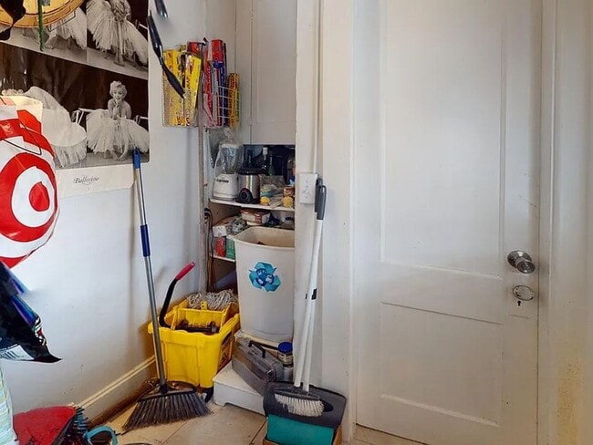 Building Photo - stylish and fully renovated 3-bedroom unit