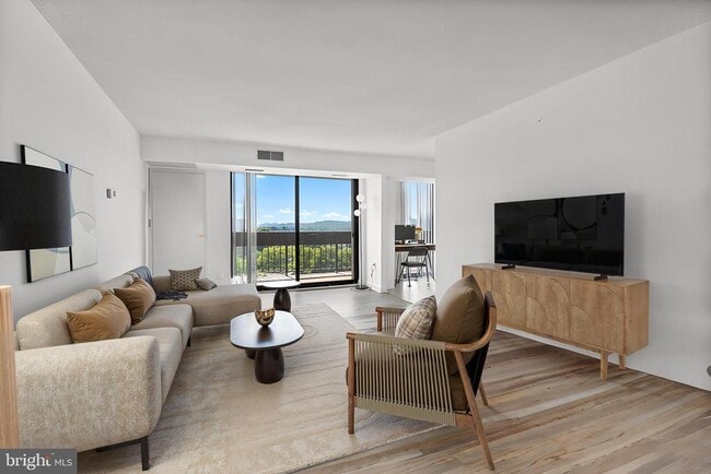 Foto del edificio - 5300 Holmes Ln