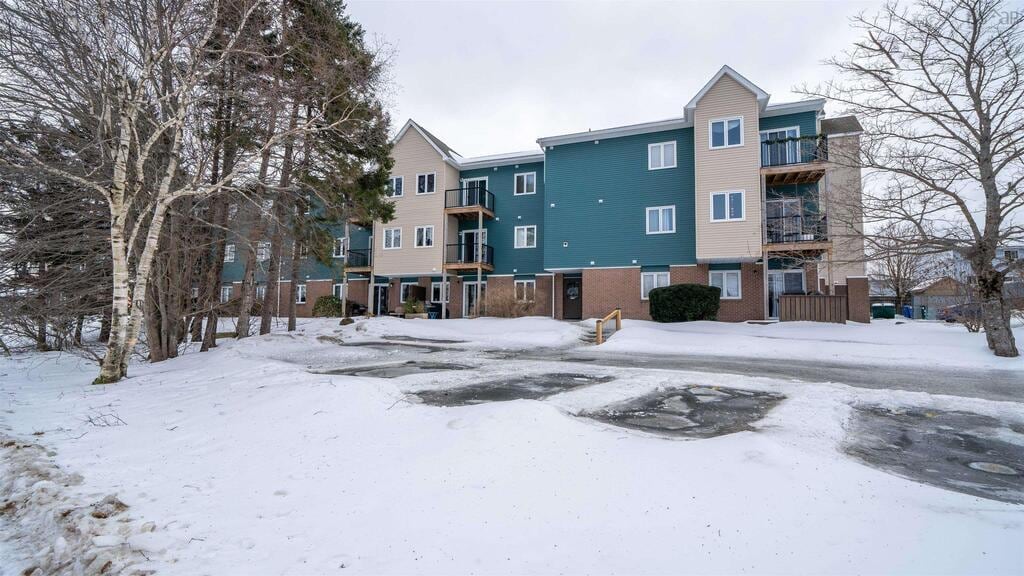 Primary Photo - 1 Lombardy Ln