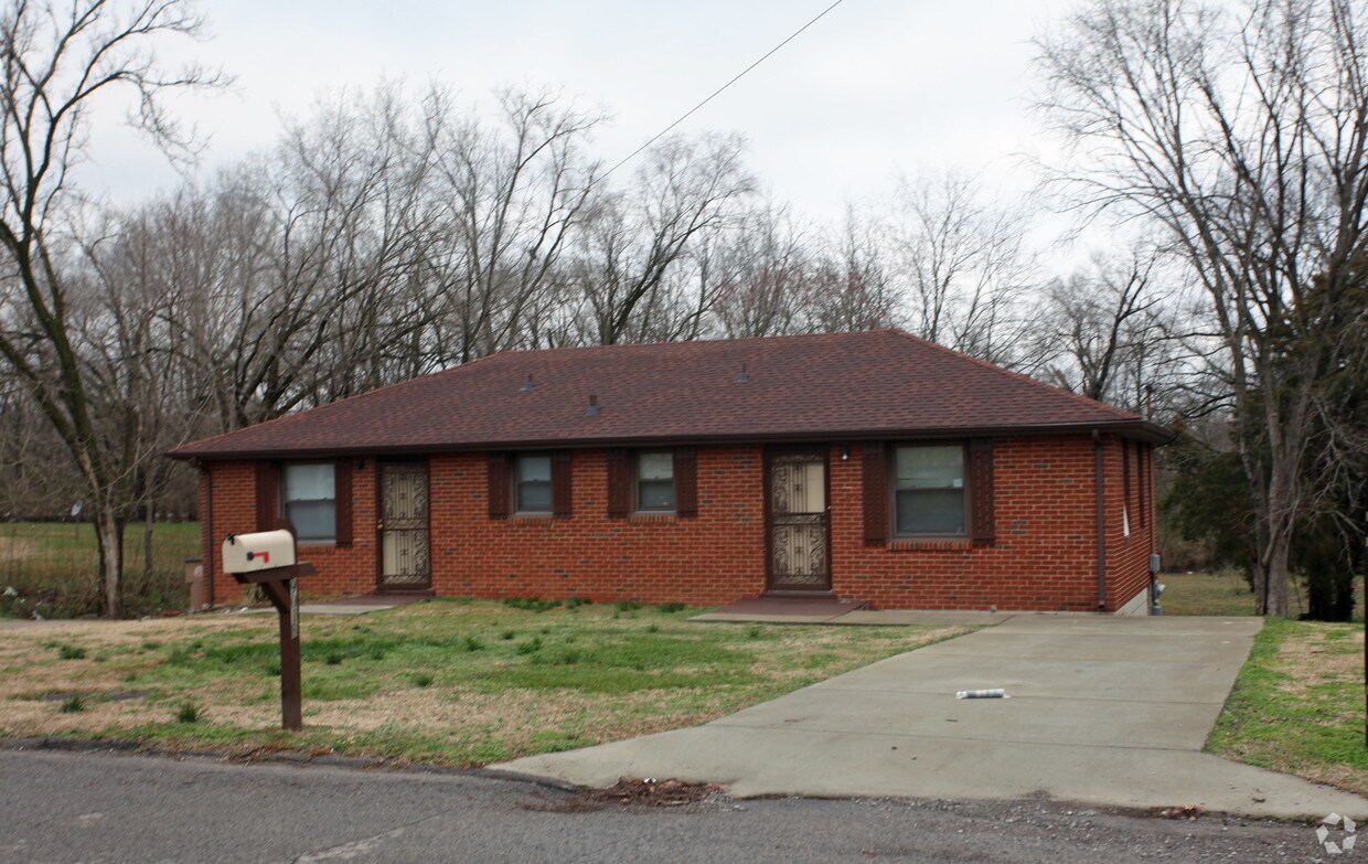 Building Photo - 901 W Eastland Ave