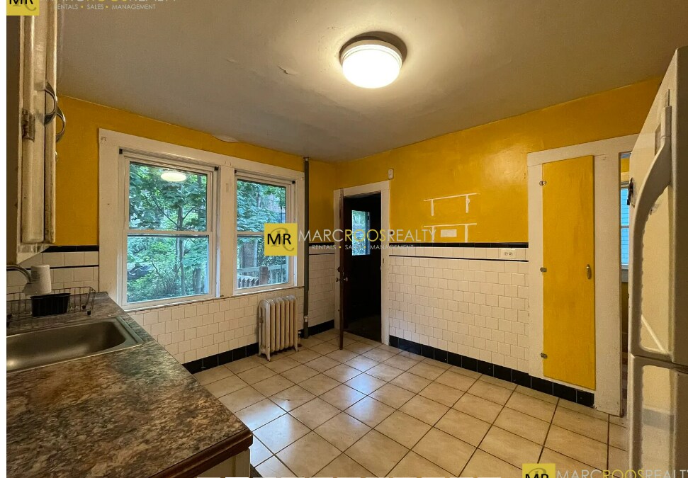 Primary Photo - 94 Winchester St