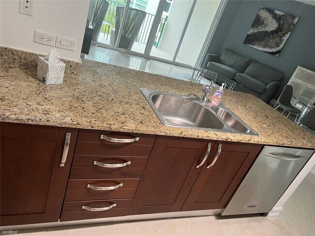 Foto del edificio - 1 br, 1 bath Condo - 19900 E Country Club ...