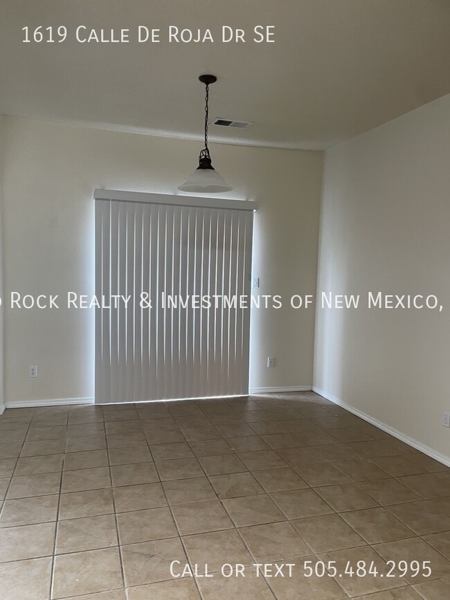 Building Photo - Spacious 4 BR plus loft in Cabezon!