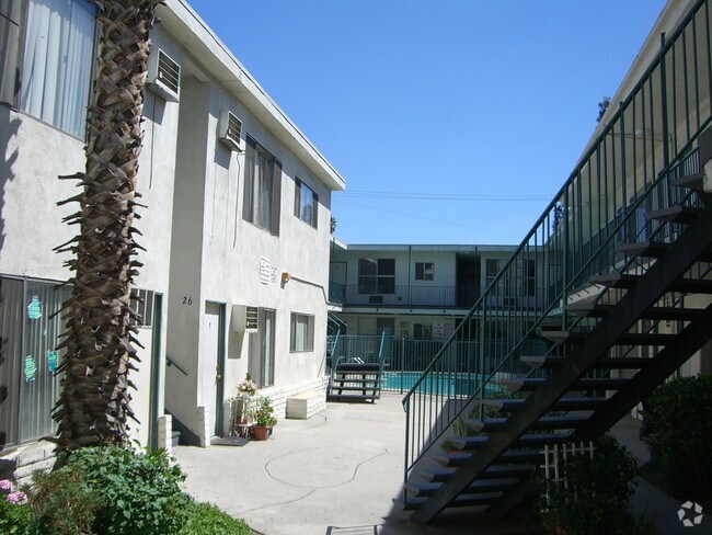 Building Photo - Roscoe Apartments