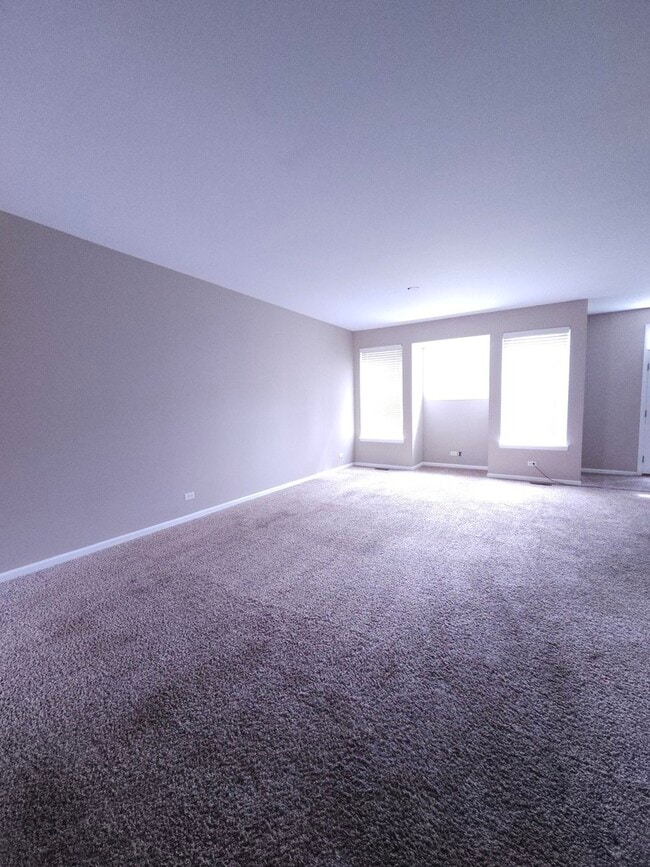 Foto del edificio - 2477 Stonegate Rd