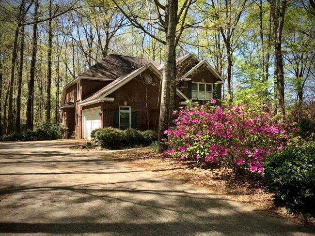 Foto del edificio - Beautiful Home in Asheton Park