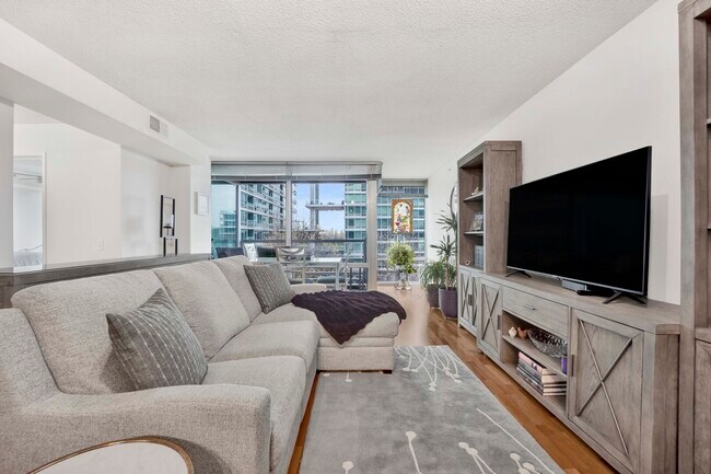 Foto del edificio - 9725 Woods Dr