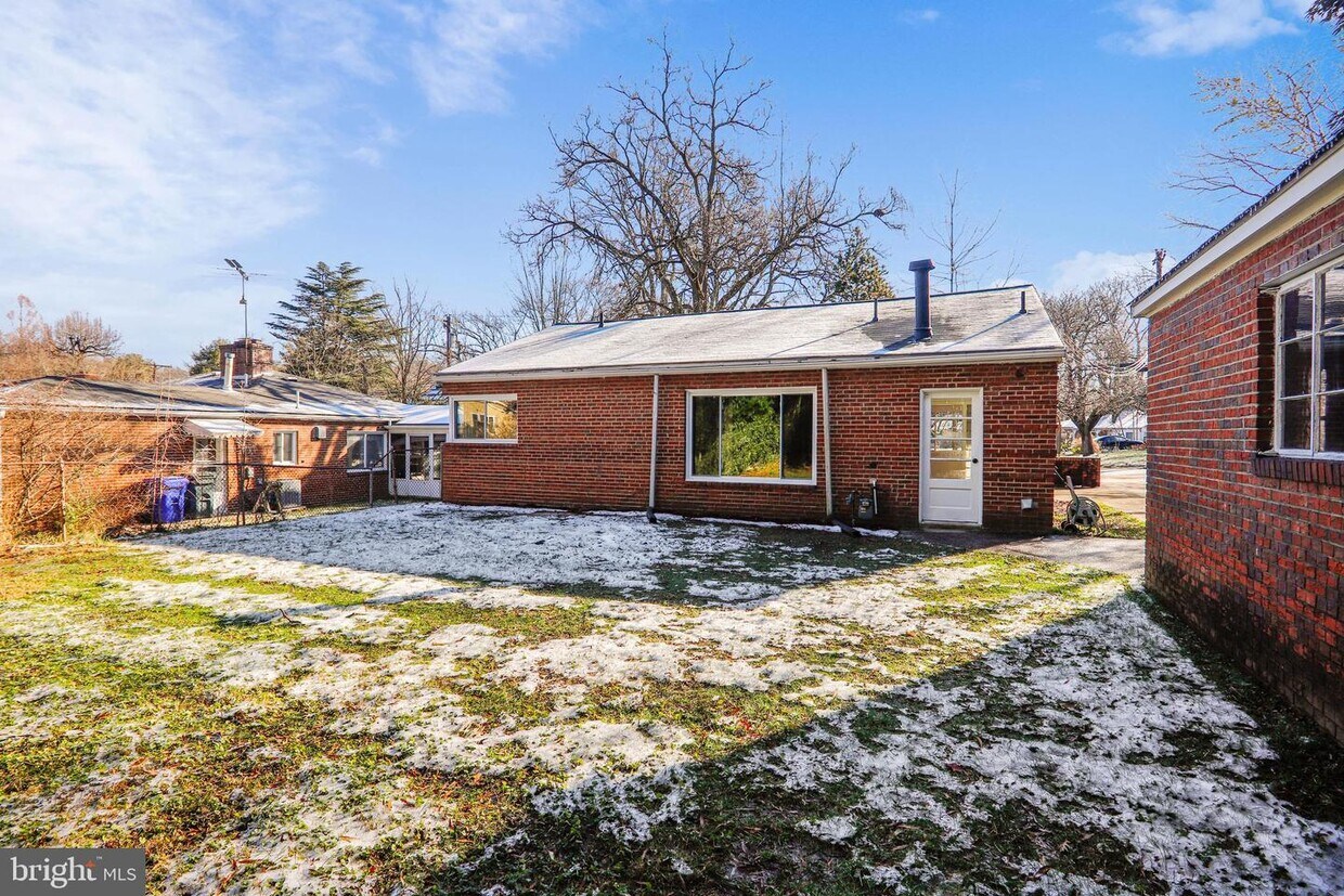 Primary Photo - 4004 Beechwood Rd