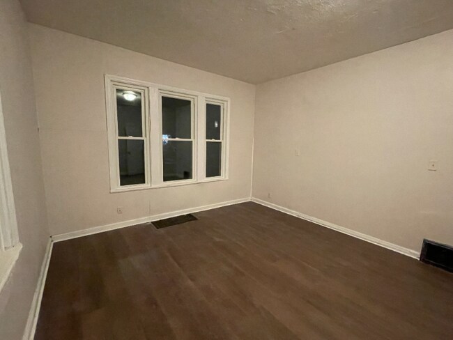 Foto del edificio - 6121 12th Ave