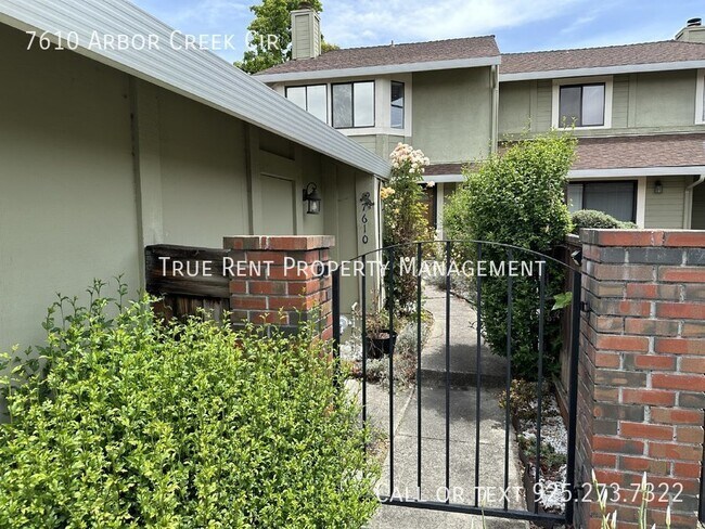 Building Photo - Spacious 3 Bed, 2.5 Bath West Dublin Townh...