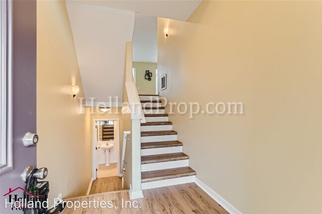 Building Photo - 2 br, 2.5 bath House - 2311 NE Redelfs Way