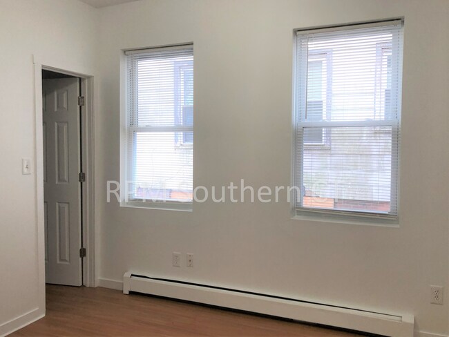 Foto del edificio - 375 Sherman Ave