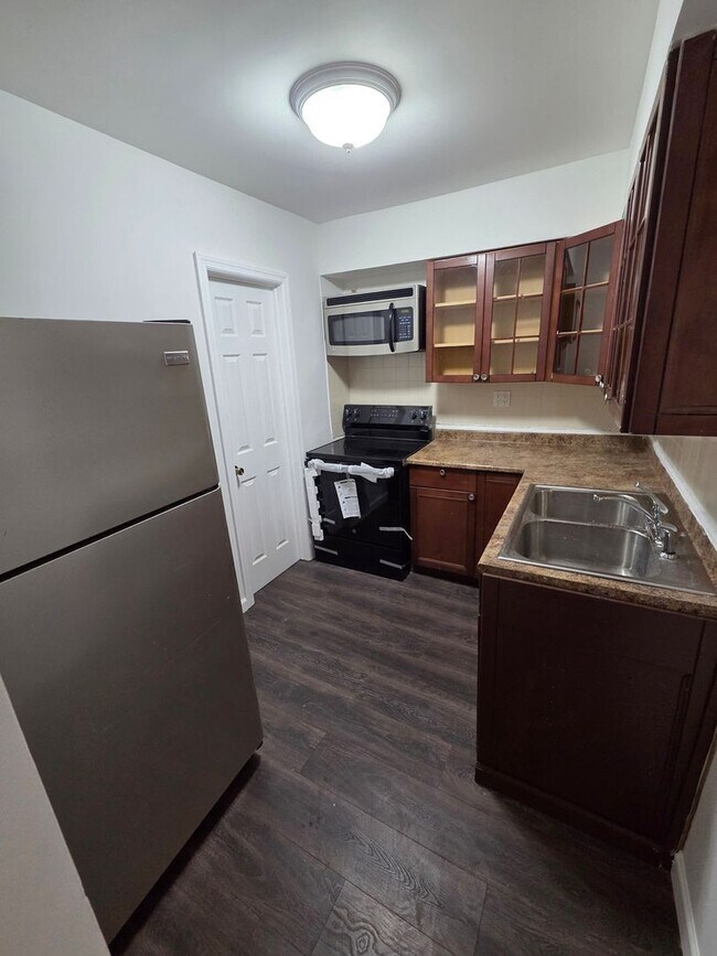 Foto del edificio - Bright & Cozy 2BR Duplex in Prime Brooklyn...