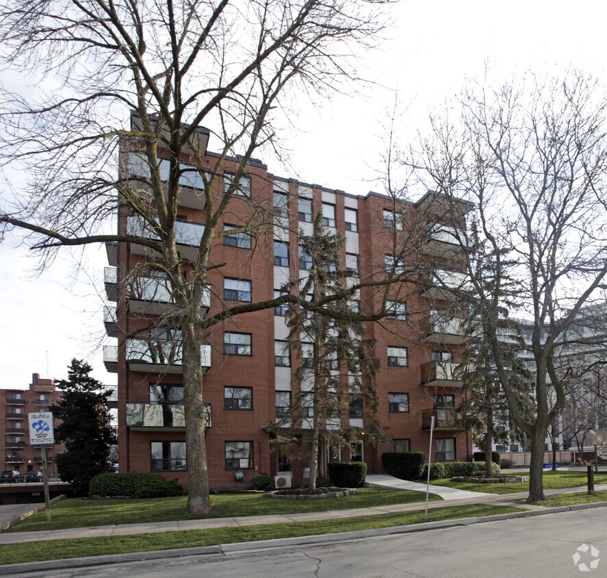 Marine Square West Apartments 2390 Marine Dr Oakville, ON