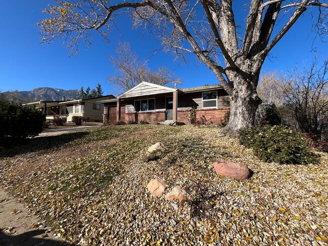 Building Photo - Modern Charm in South Boulder: Fully Renov...