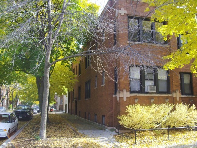 Foto del edificio - 2 br, 1 bath 4plex - 2253 W Cornelia Ave # W2