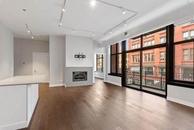 Foto del edificio - 333 W Hubbard St