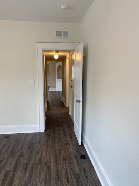 Building Photo - 721 S Grand AVE W
